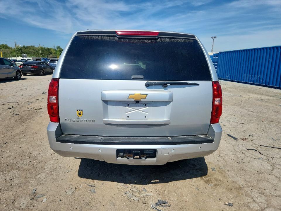 68231816 :رقم المزاد ، 1GNSCJE04ER121882 vin ، 2014 Chevrolet Suburban مزاد بيع
