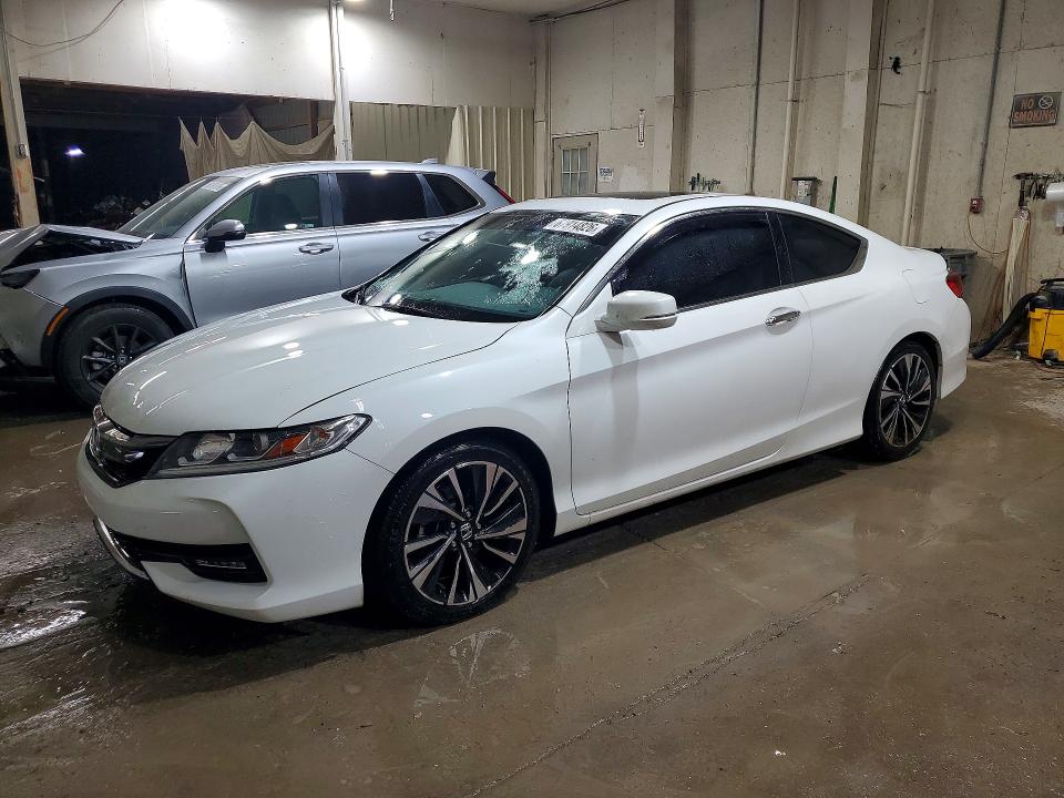 67914826 :رقم المزاد ، 1HGCT2B8XGA007059 vin ، 2016 Honda Accord مزاد بيع