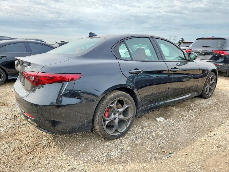2018 Alfa Romeo Giulia მანქანა იყიდება აუქციონზე, vin: ZARFAEEN9J7567038, აუქციონის ნომერი: 67939526