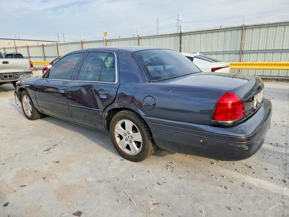 2004 Ford Crown Victoria მანქანა იყიდება აუქციონზე, vin: 2FAHP74W44X180912, აუქციონის ნომერი: 70003116