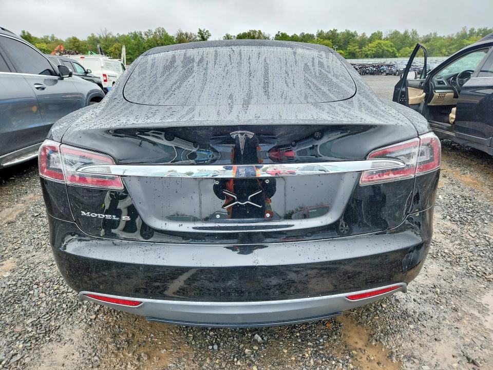 70113606 :رقم المزاد ، 5YJSA1AC5DFP10085 vin ، 2013 Tesla Model S مزاد بيع