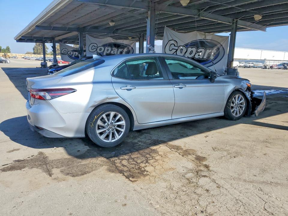69451106 :رقم المزاد ، 4T1C11AK1PU132375 vin ، 2023 Toyota Camry مزاد بيع
