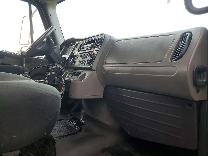 Продажа на аукционе авто 2011 Freightliner M2, vin: 1FVHC3BS1BHAY6487, номер лота: 67987306
