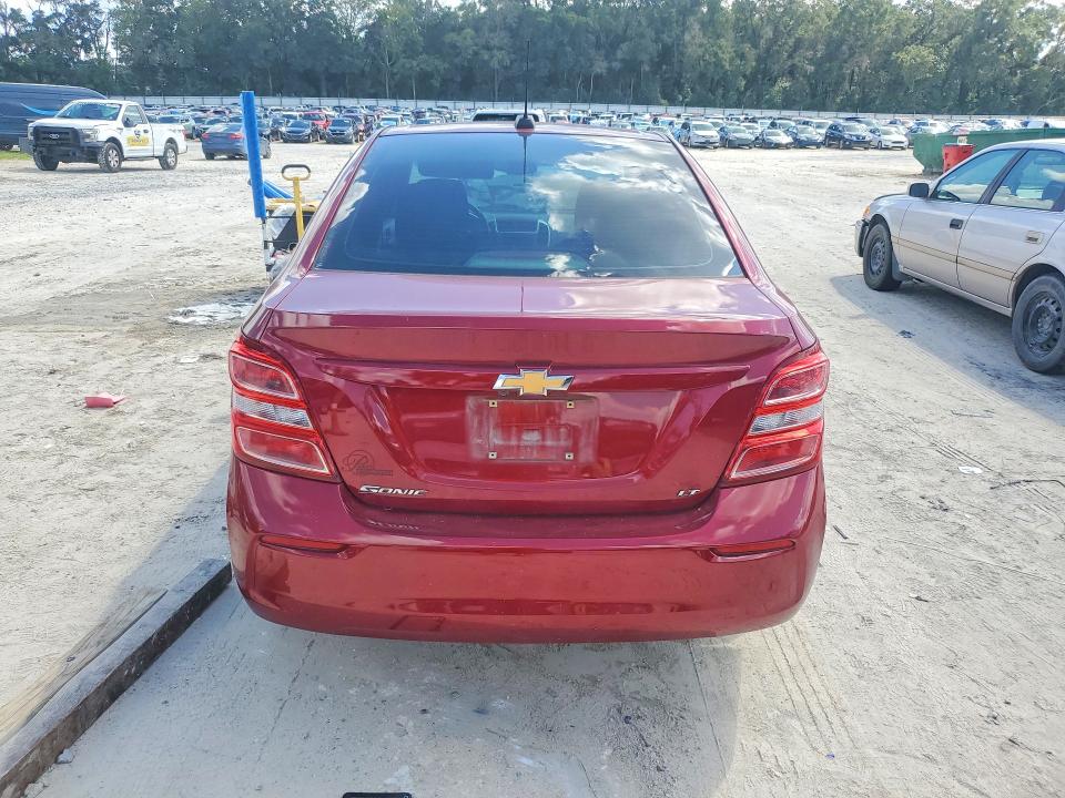 68239116 :رقم المزاد ، 1G1JD5SH6J4124799 vin ، 2018 Chevrolet Sonic مزاد بيع