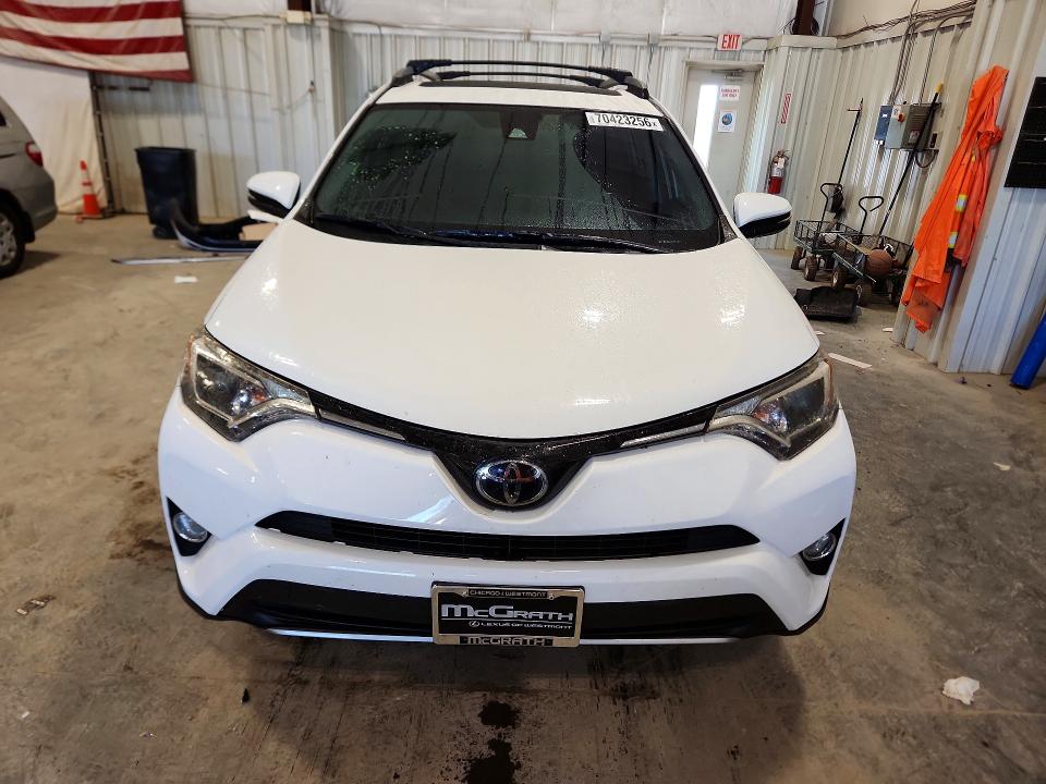 Продаж на аукціоні авто 2018 Toyota Rav4, vin: JTMRFREV8JJ735934, номер лоту: 70423256
