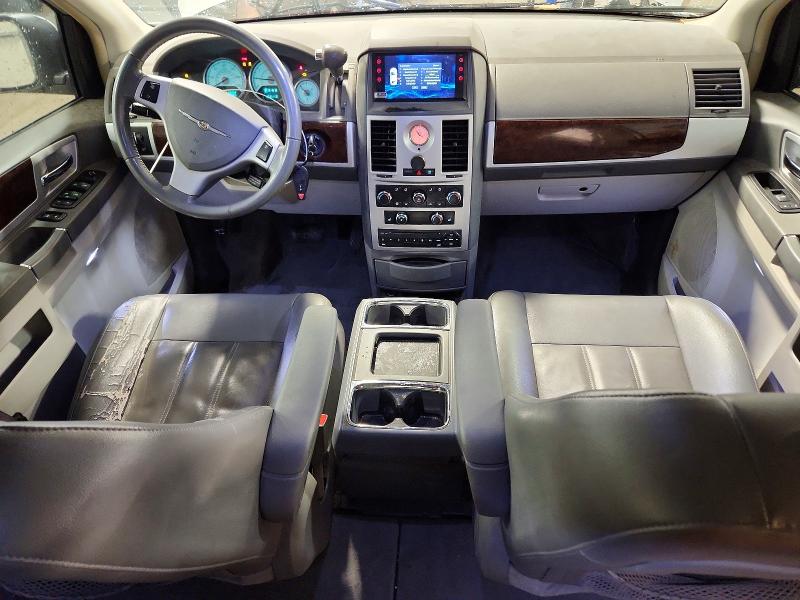 2010 Chrysler Town & Country მანქანა იყიდება აუქციონზე, vin: 2A4RR5DX7AR137746, აუქციონის ნომერი: 70301956