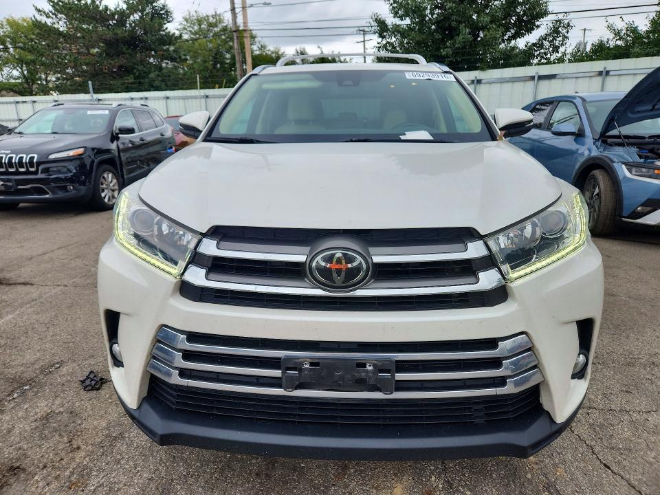 Продажа на аукционе авто 2018 Toyota Highlander, vin: 5TDDZRFH6JS866115, номер лота: 69293916