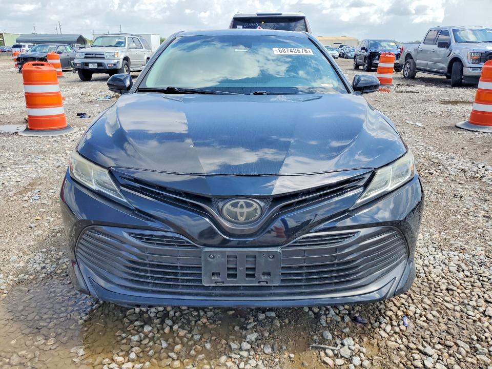 Продаж на аукціоні авто 2018 Toyota Camry, vin: 4T1B11HK0JU055006, номер лоту: 68742676