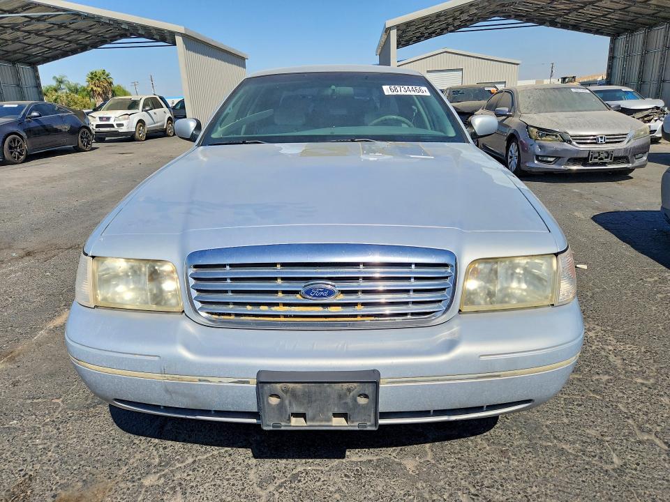 68734466 :رقم المزاد ، 2FAFP71W22X115890 vin ، 2002 Ford Crown Victoria مزاد بيع