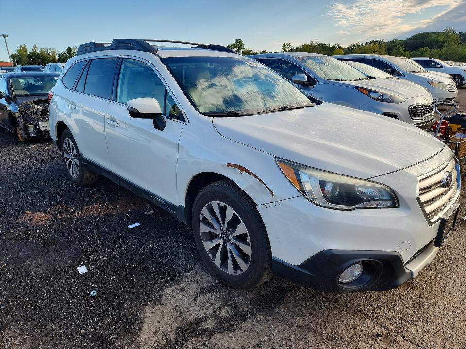 68697886 :رقم المزاد ، 4S4BSANC0F3311300 vin ، 2015 Subaru Outback مزاد بيع