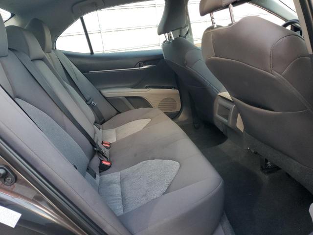 85286005 :رقم المزاد ، 4T1B11HK1JU021141 vin ، 2018 Toyota Camry مزاد بيع