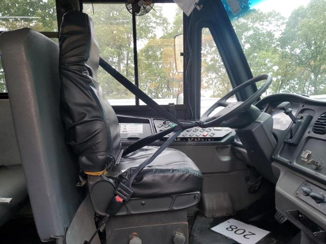 84573565 :رقم المزاد ، 4UZABRDU7CCBP5461 vin ، 2012 Freightliner Chassis B2 مزاد بيع