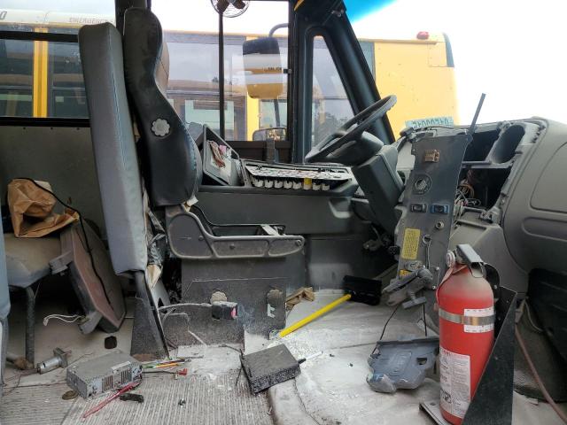 81523915 :رقم المزاد ، 4UZABRDUXCCBP5454 vin ، 2012 Thomas Saf-t-liner C2 مزاد بيع