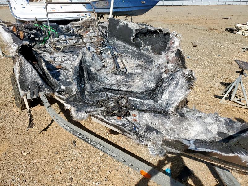 83954305 :رقم المزاد ، KWECB119A999 vin ، 1999 Boat 2020 Center Console مزاد بيع