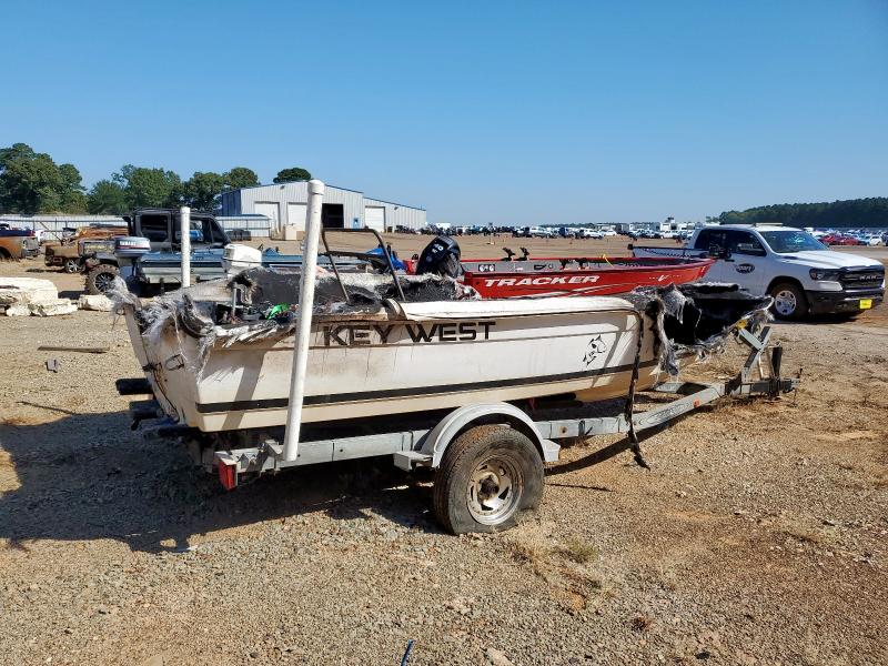 83954305 :رقم المزاد ، KWECB119A999 vin ، 1999 Boat 2020 Center Console مزاد بيع