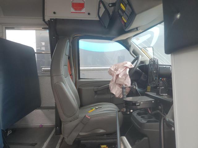 85765685 :رقم المزاد ، 1HA6GUBG8HN006565 vin ، 2017 Chev Bus مزاد بيع