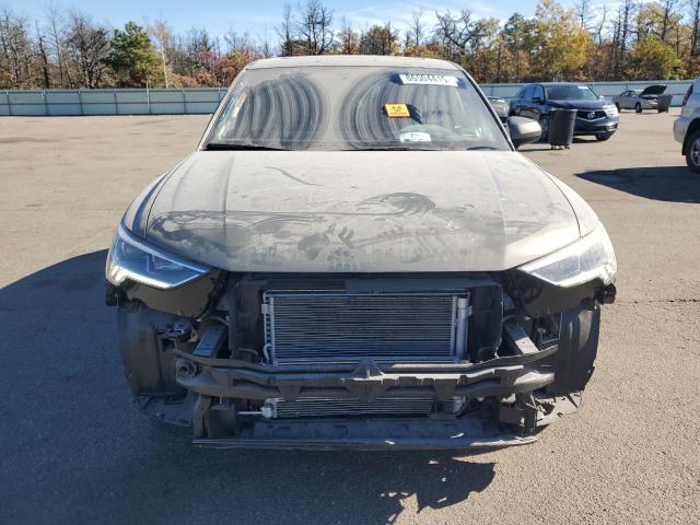2024 Audi Q3 მანქანა იყიდება აუქციონზე, vin: WA1DECF39R1122654, აუქციონის ნომერი: 86504415