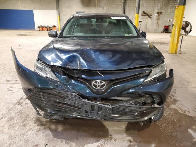86990825 :رقم المزاد ، 4T1B11HKXJU574063 vin ، 2018 Toyota Camry مزاد بيع