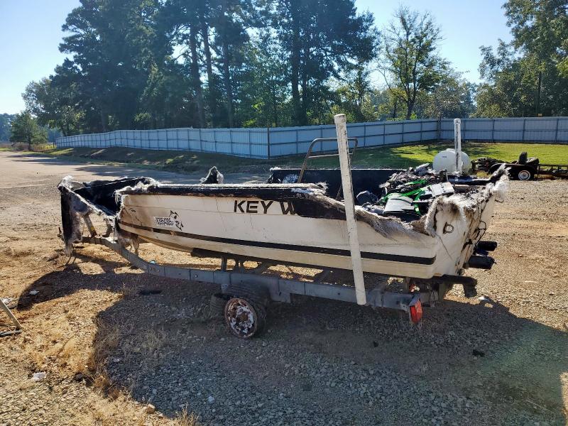83954305 :رقم المزاد ، KWECB119A999 vin ، 1999 Boat 2020 Center Console مزاد بيع