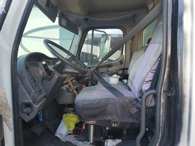 46321736 :رقم المزاد ، 1FVACWDC35HU81796 vin ، 2005 Freightliner M2 مزاد بيع
