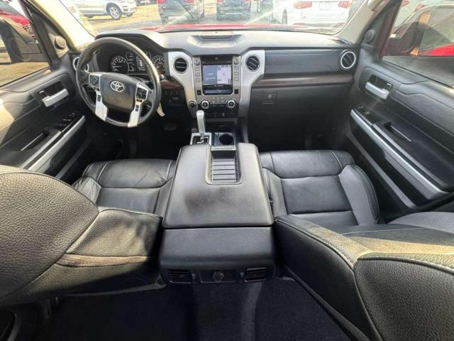 90933615 :رقم المزاد ، 5TFHY5F11JX739475 vin ، 2018 Toyota Tundra Cre مزاد بيع