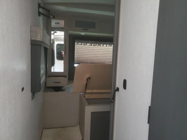 86826215 :رقم المزاد ، 4X4TWBG29PU024972 vin ، 2023 Forest River Wildwood Laminated Towables مزاد بيع