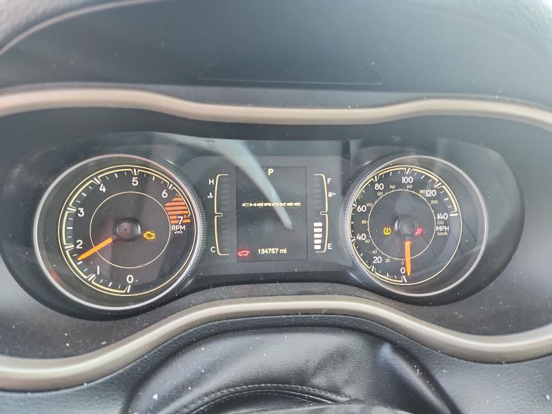 82410185 :رقم المزاد ، 1C4PJLCB9GW373927 vin ، 2016 Jeep Cherokee مزاد بيع