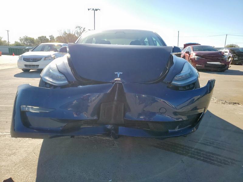 90368615 :رقم المزاد ، 5YJ3E1EAXJF034990 vin ، 2018 Tesla Model 3 مزاد بيع