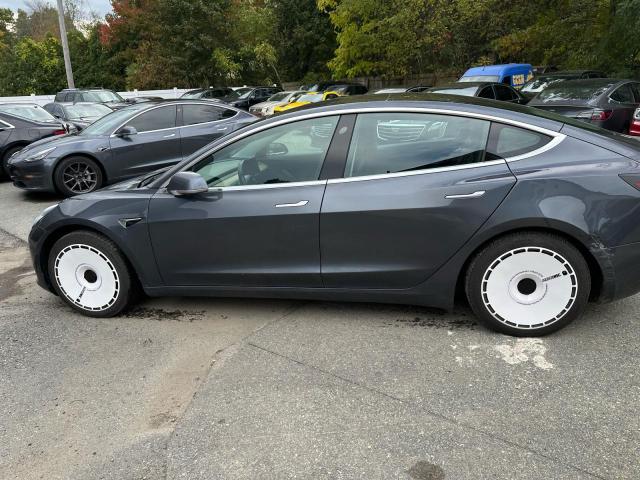 87085975 :رقم المزاد ، 5YJ3E1EB1JF119421 vin ، 2018 Tesla Model 3 مزاد بيع