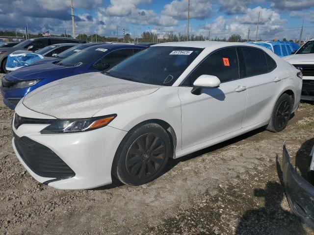 85726425 :رقم المزاد ، 4T1B11HK7JU618536 vin ، 2018 Toyota Camry مزاد بيع