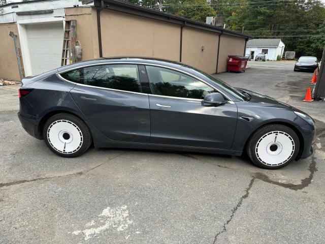 87085975 :رقم المزاد ، 5YJ3E1EB1JF119421 vin ، 2018 Tesla Model 3 مزاد بيع