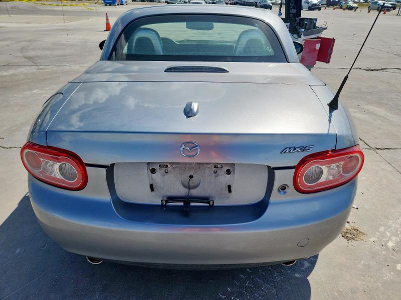 82251925 :رقم المزاد ، JM1NC2PF0B0215898 vin ، 2011 Mazda Mx-5 Miata مزاد بيع