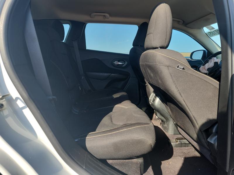 82410185 :رقم المزاد ، 1C4PJLCB9GW373927 vin ، 2016 Jeep Cherokee مزاد بيع
