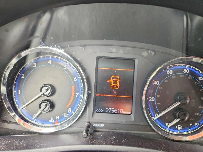 Auction sale of the 2018 Toyota Corolla, vin: 5YFBURHE8JP822716, lot number: 71670666