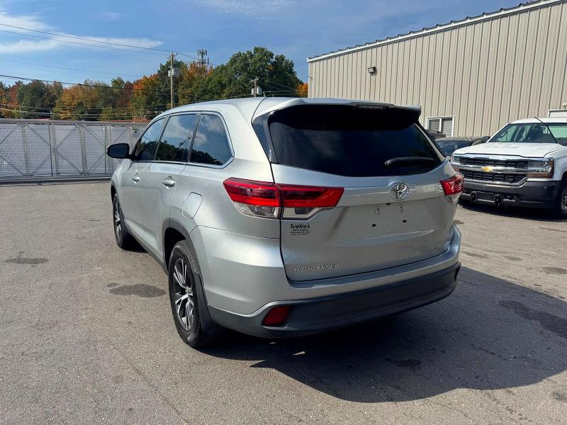 71778236 :رقم المزاد ، 5TDBZRFH9KS743949 vin ، 2019 Toyota Highlander مزاد بيع