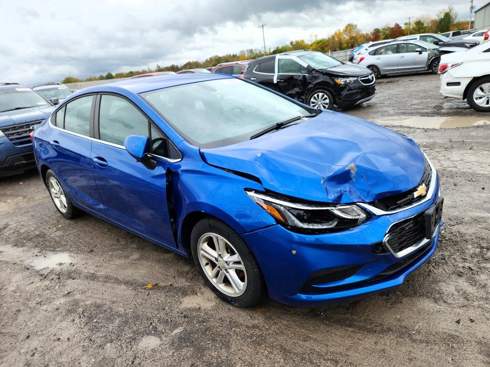 73251256 :رقم المزاد ، 1G1BE5SM7H7260172 vin ، 2017 Chevrolet Cruze مزاد بيع