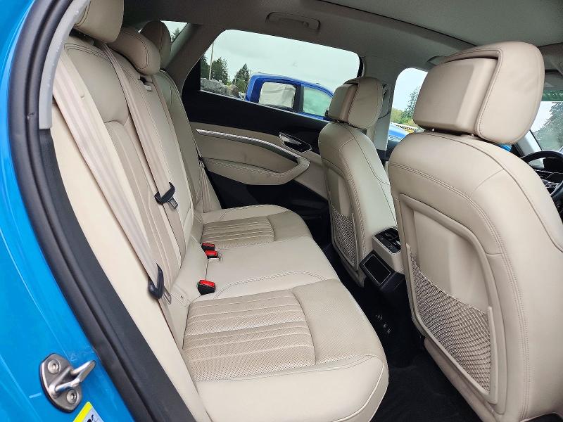 Продаж на аукціоні авто 2019 Audi E-tron, vin: WA1LAAGE8KB010214, номер лоту: 73187926