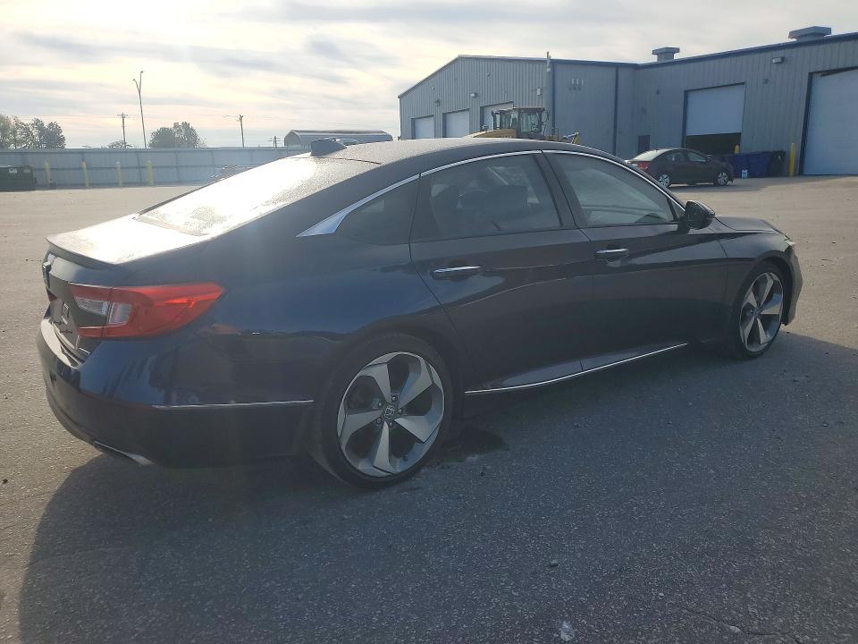 Продаж на аукціоні авто 2018 Honda Accord, vin: 1HGCV1F93JA107888, номер лоту: 72173686