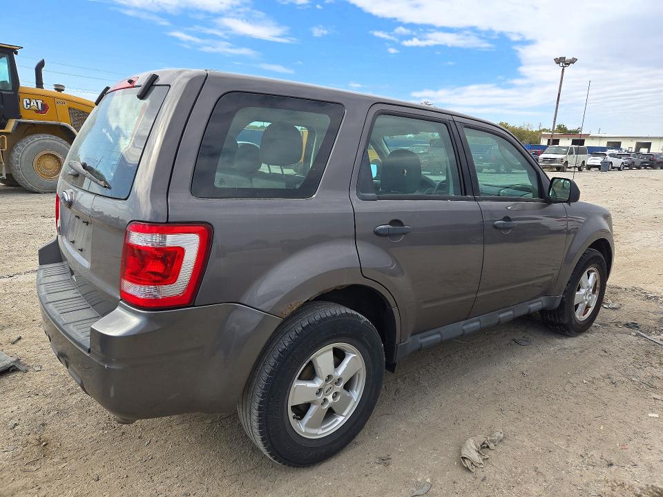 2012 Ford Escape მანქანა იყიდება აუქციონზე, vin: 1FMCU0C78CKC15687, აუქციონის ნომერი: 72244536