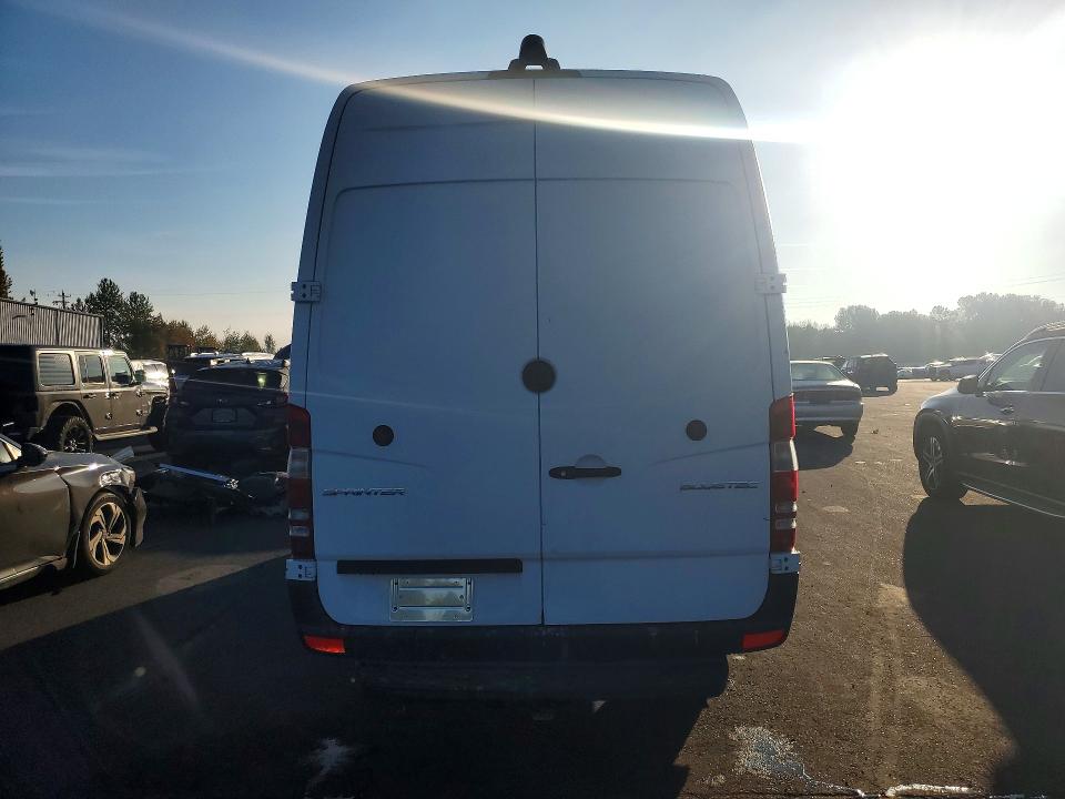71324436 :رقم المزاد ، WD3PE8DC6E5902255 vin ، 2014 Mercedes-benz Sprinter مزاد بيع