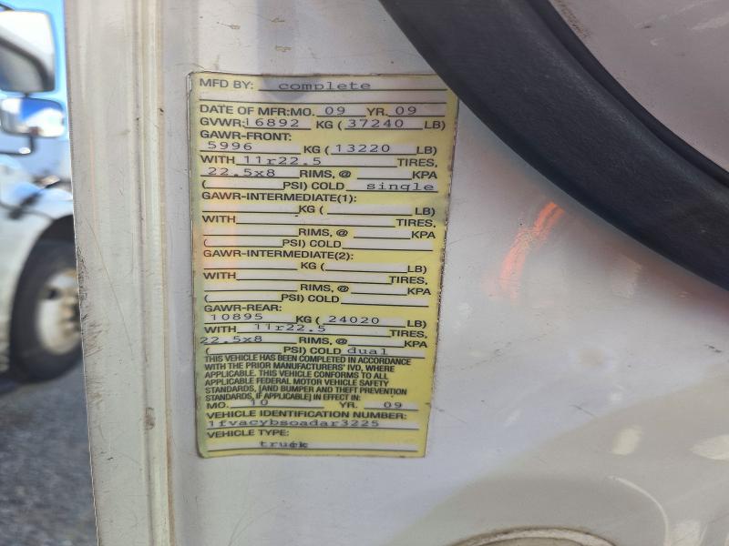 71111286 :رقم المزاد ، 1FVACYBS0ADAR3225 vin ، 2010 Freightliner M2 مزاد بيع