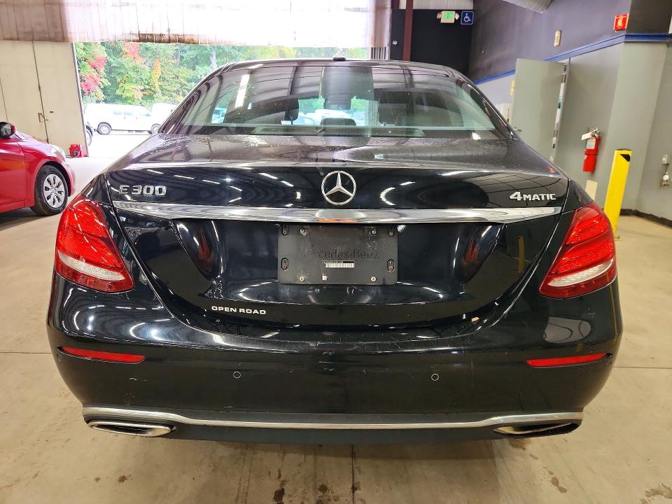 70542386 :رقم المزاد ، WDDZF4KB1HA201428 vin ، 2017 Mercedes-benz E مزاد بيع