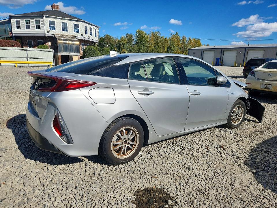 Продажа на аукционе авто 2017 Toyota Prius Prime, vin: JTDKARFP2H3050651, номер лота: 72355646
