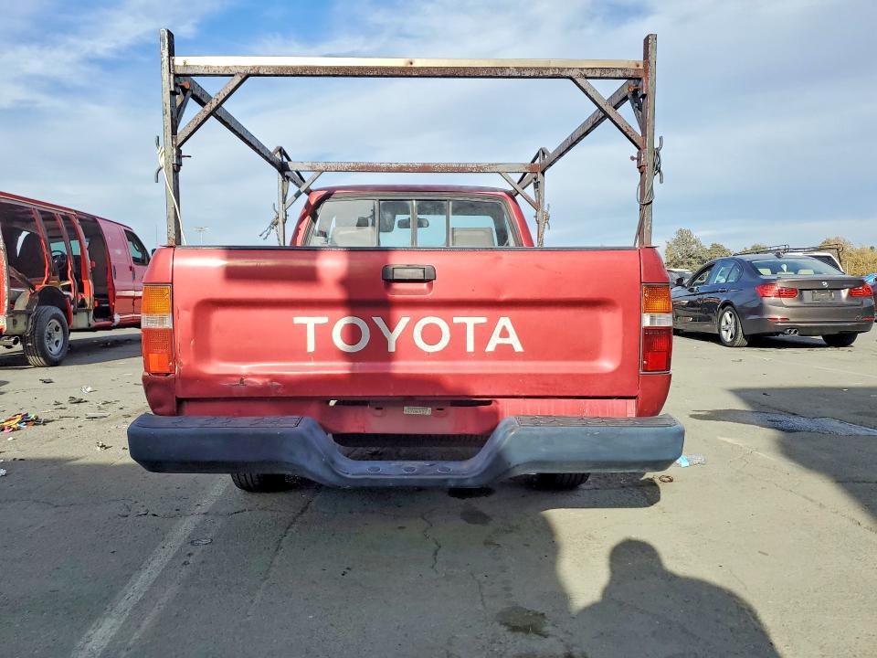 71637046 :رقم المزاد ، 4TARN81A2NZ022529 vin ، 1992 Toyota Pickup مزاد بيع