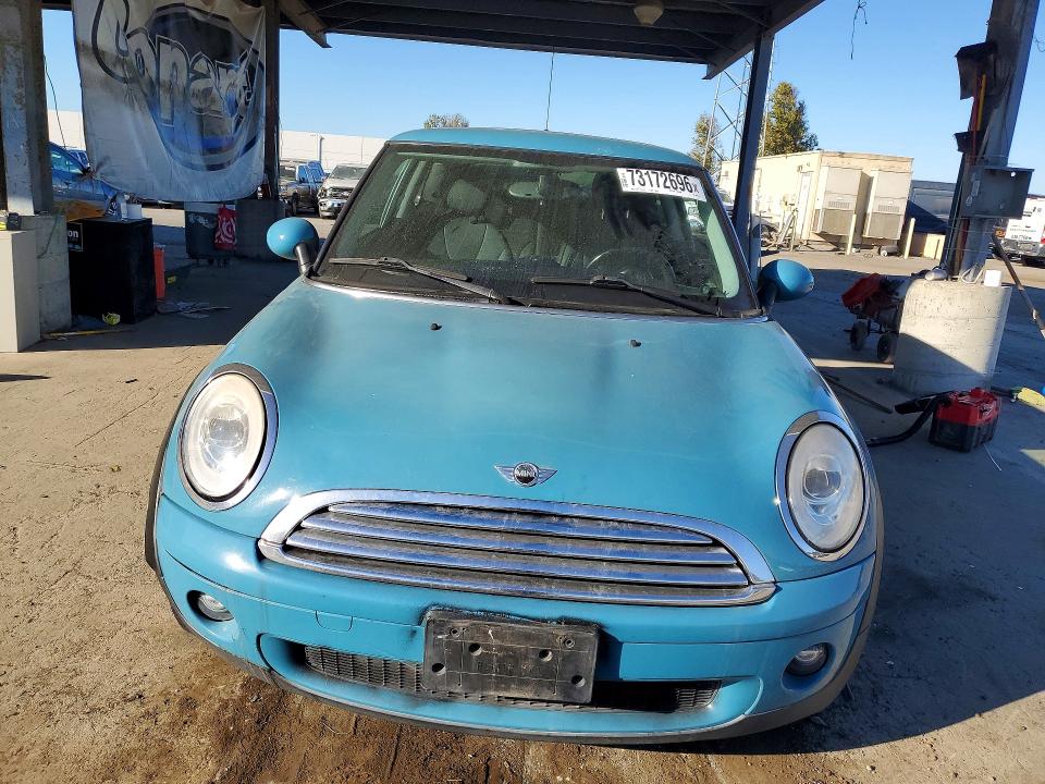 2009 Mini Cooper მანქანა იყიდება აუქციონზე, vin: WMWMF335X9TW70558, აუქციონის ნომერი: 73172696