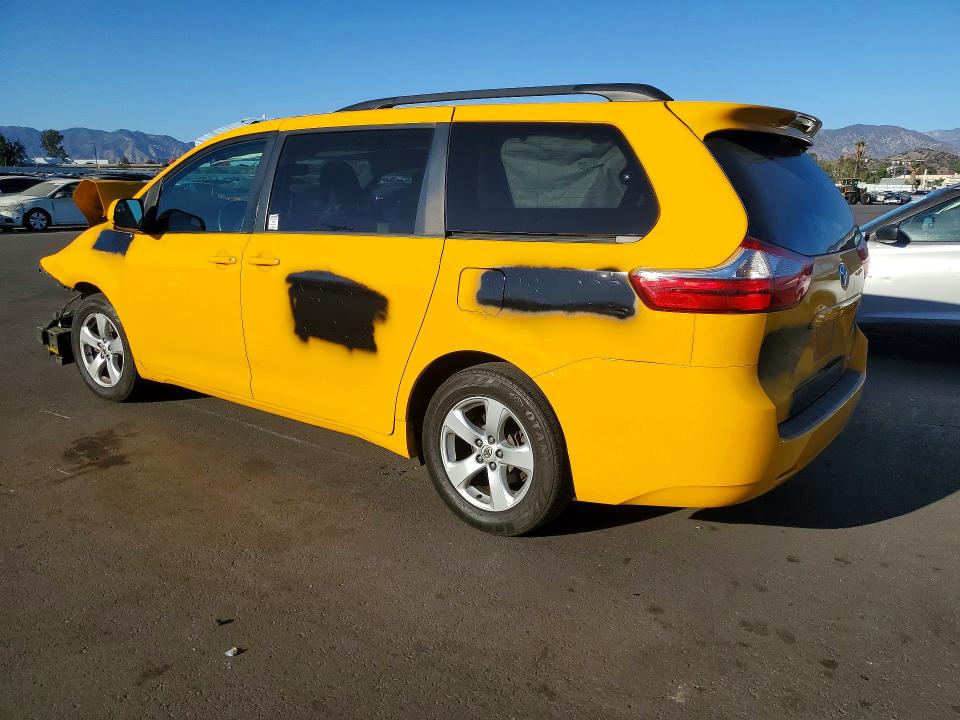 72241686 :رقم المزاد ، 5TDKZ3DCXHS804240 vin ، 2017 Toyota Sienna مزاد بيع