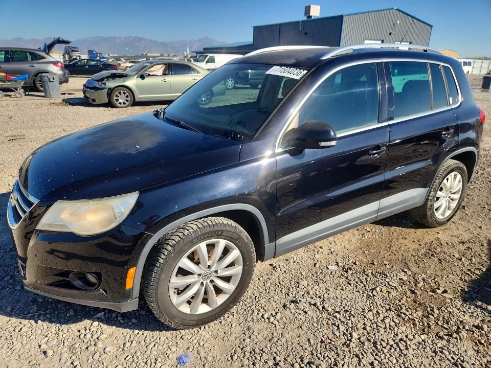 71504036 :رقم المزاد ، WVGAV7AX0BW555892 vin ، 2011 Volkswagen Tiguan مزاد بيع
