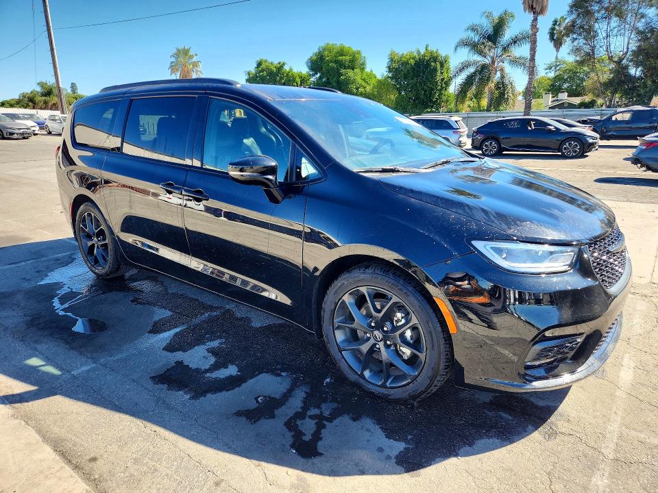 2025 Chrysler Pacifica მანქანა იყიდება აუქციონზე, vin: 2C4RC1GG2SR537582, აუქციონის ნომერი: 72411866