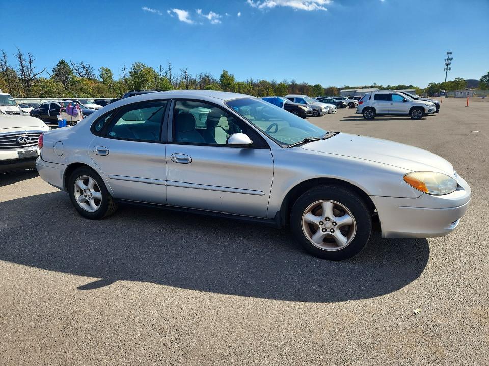 72427266 :رقم المزاد ، 1FAFP55UXYA130717 vin ، 2000 Ford Taurus مزاد بيع