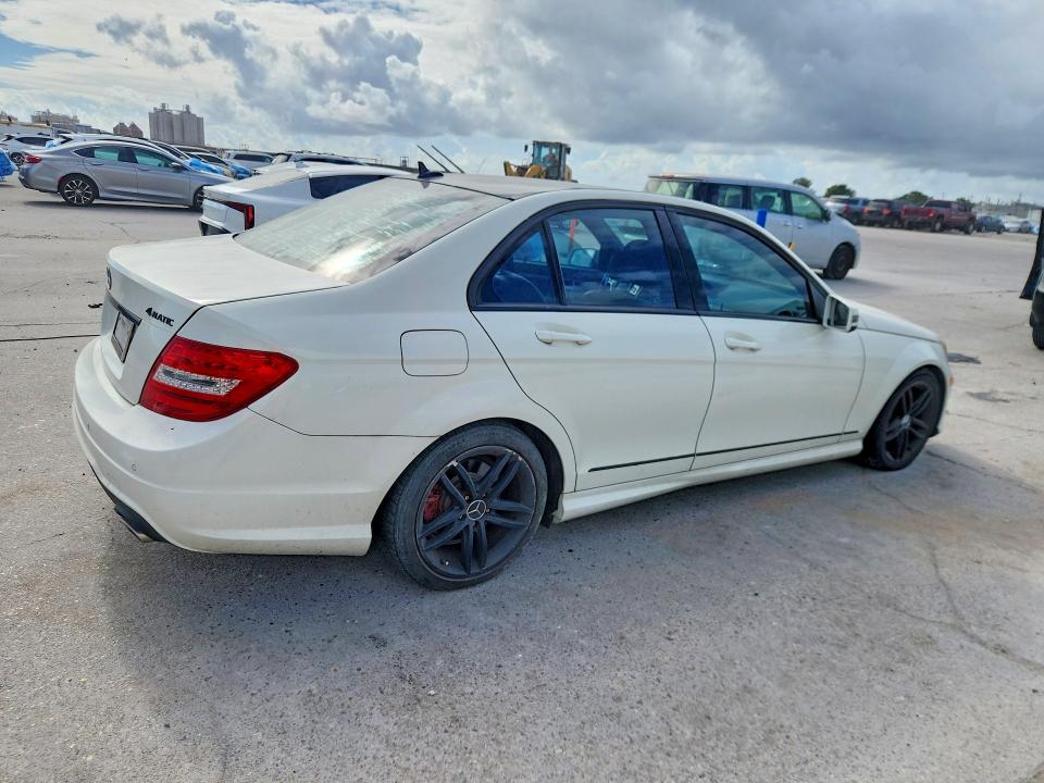 2012 Mercedes-benz C მანქანა იყიდება აუქციონზე, vin: WDDGF8BB9CA724977, აუქციონის ნომერი: 71265566